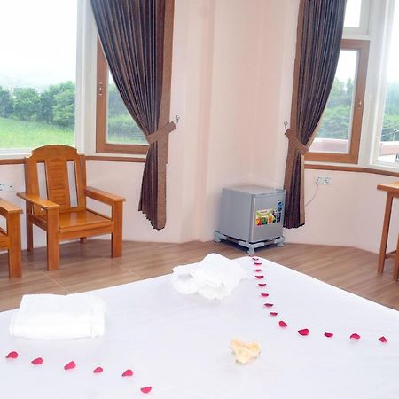 Five One Star Hotel Nyaung Shwe Exterior foto