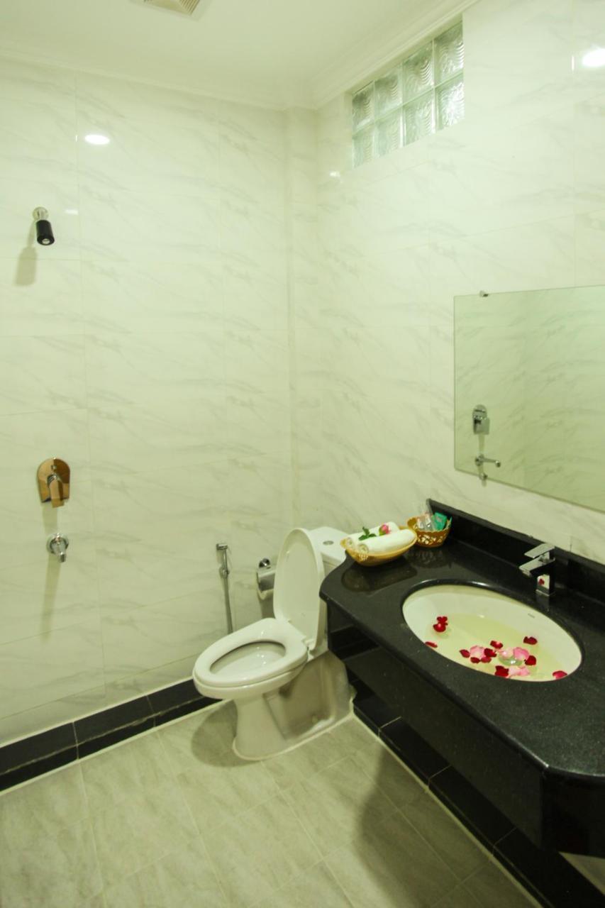 Five One Star Hotel Nyaung Shwe Exterior foto